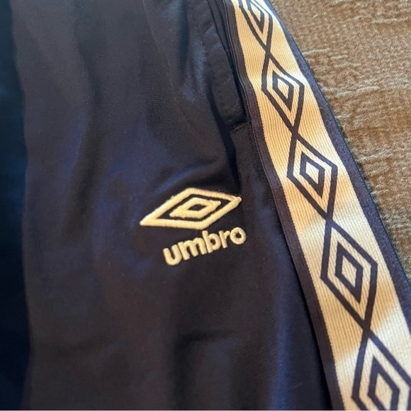 KIDS Umbro Athletic Pants - Picture 3 of 4